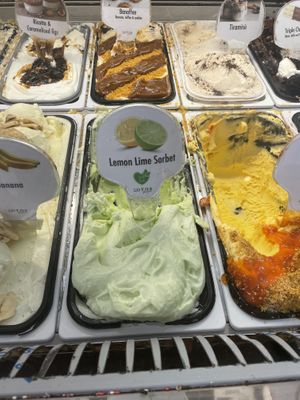 Vegan options clearly labelled  at Gelateria Zotos in Santorini