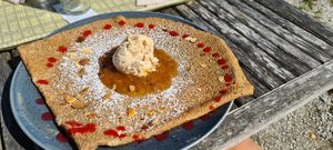 Vegan sweet crêpe with cloudberry jam and salted caramel icecream at Crêperie Tati in Faro