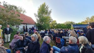 Quiz evening in their garden at Crêperie Tati in Faro