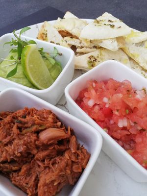 Burrito amb jackfruit rostit i guacamole at Aromatic Restaurant in Altafulla