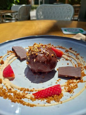 Postre Ferrero Rocher at Aromatic Restaurant in Altafulla