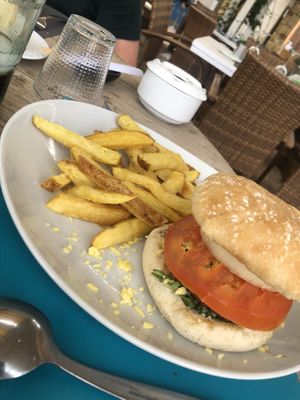 vegan burger wirhout (any!) sauces   at Don Diego in Sotogrande