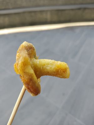 Fried mushroom at Sū Zhà Lóng Xū Cài 酥炸龍鬚菜 - Shmashuni in Yuchi