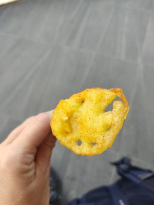 Fried lotus root at Sū Zhà Lóng Xū Cài 酥炸龍鬚菜 - Shmashuni in Yuchi
