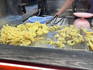 Mushroom tempura - Sū Zhà Lóng Xū Cài, Ita Thao  at Sū Zhà Lóng Xū Cài 酥炸龍鬚菜 - Shmashuni in Yuchi