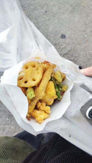 Mushroom and vegetable Mix large at Sū Zhà Lóng Xū Cài 酥炸龍鬚菜 - Shmashuni in Yuchi