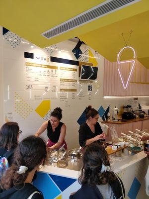Ambiance intérieure at Heladeria Sotto Zero Santiago in Santiago De Compostela
