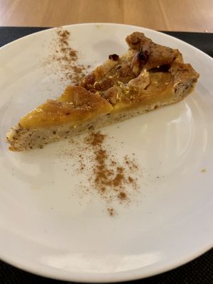 Genoise apple cake at La Cuina d'Adel in Valencia