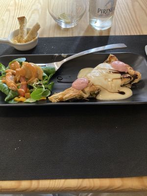 Spinach, apricot, tomato puffed pastry  at La Cuina d'Adel in Valencia