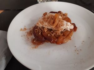 Menú del día/Dessert/Apricot tatin with vanilla ice cream at La Cuina d'Adel in Valencia