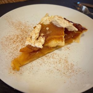 Vegan tatin tart with ice-"cream" at La Cuina d'Adel in Valencia
