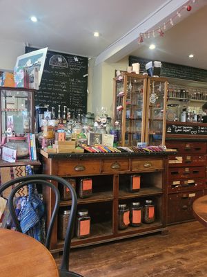 Caffi Kyffin Inside (Vegan Chocolates for Sale) #Veganuary at Kyffin Cafe Deli in Bangor