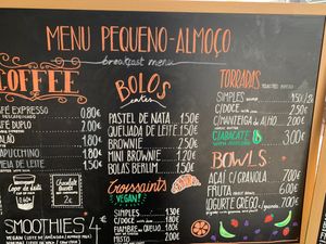 Breakfast menu at Quiosque das Maçãs in Colares