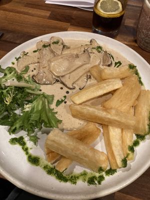 The chips were delicious, as was the peppercorn sauce at Oliveira Kitchen in East London