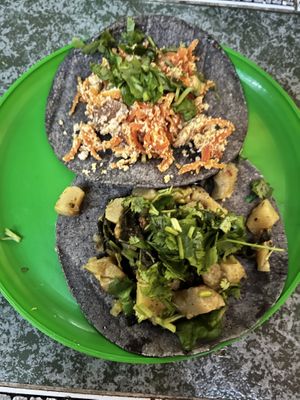 Tacos with Raja’s con Papa and Zanahoria con Tofu 🥕🥔 very yummy and only 15$ per Taco at Gopals - Vegetariano's in Cancun