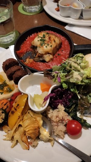 vegan plate at Cafe Absinthe カフェアブサン in Osaka