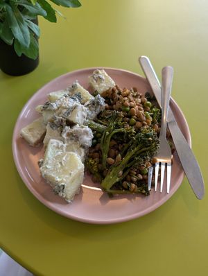 Salads at How On Earth in Exeter