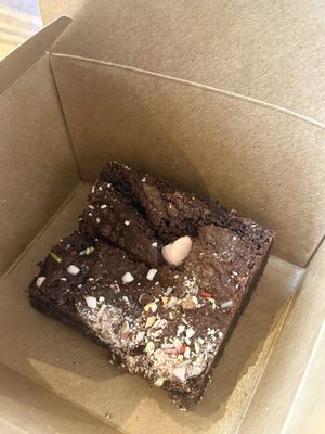 Mini egg brownie (gf)  at How On Earth in Exeter