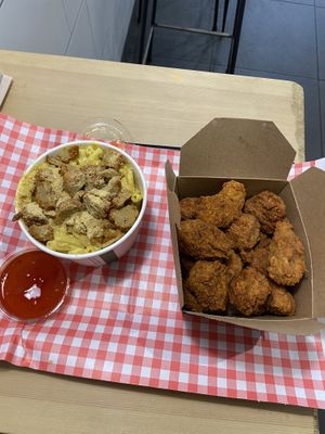 popcorn chicken and mac n cheese at Really Happy Chicken in Brighton