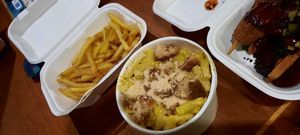 Mac&Cheese and fries at Really Happy Chicken in Brighton