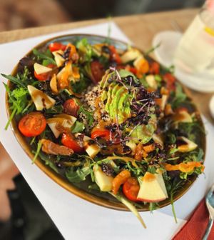 Quinoa Salat mit Avocado  at Alt Stazione in Loerrach