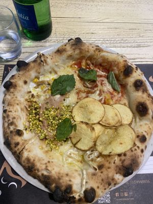 Vegan pizza (they can make you customise up to four different flavours!)  at Spicchi d'Autore in Naples