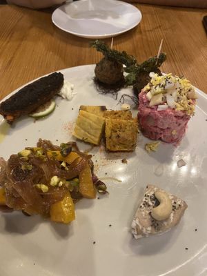 Combo tapas veganas at Brio in Tarifa