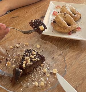 Veganer Schokokuchen und die Panzerotti (alle Desserts sind vegan)  at Brio in Tarifa