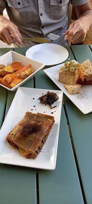 Second time eating there. 3 vegan tapas and vegan cheese: all delicios and fresh! We also had the vegan empanada with vegan cheese and  vegan omelette which was beyond expectacion  at Brio in Tarifa