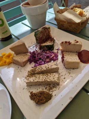 Selección de quesos veganos at Brio in Tarifa