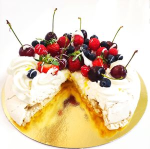 Vegan pavlova at Vegabonty in Fuengirola