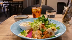 lunch plate set at Vegeto LIKO in Sendai