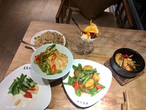 Beautifully presented dishes (some half devoured-sorry) at RúShì Shū 如是蔬 in Sanya