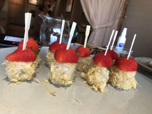 Banana strawberry sushi  at RúShì Shū 如是蔬 in Sanya