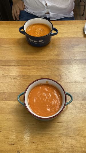 rote-Linsen-Tomatensuppe und Gurken-Tomaten-Gazpacho  at Restoran ŠtoRiJa in Rijeka