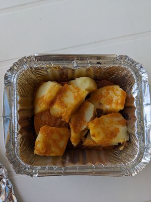 The potatoes with salsa at Pulled Street Food in Cadiz