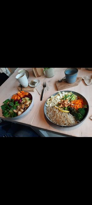 Cozy (left) & Buddha Bowl (right) at Seasalt Café GmbH in Ubstadt-weiher