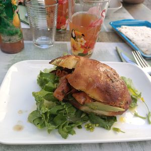 (entrée) Sandwich avocat saumon at Le Jardin de Suzan in Cahors