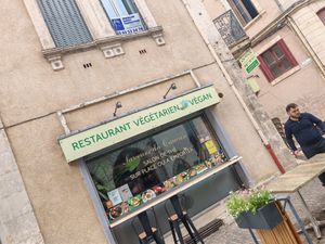 Facade at Le Jardin de Suzan in Cahors