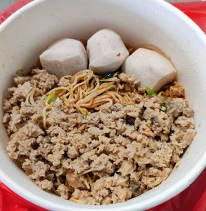 Fishball Minced Meat Noodles (no longer comes with mushrooms) - takeaway at Quan Xin 泉心 - Aljunied in Central Singapore