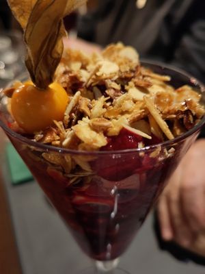 Crumble mit Beeren at Da Nicola in Grunstadt