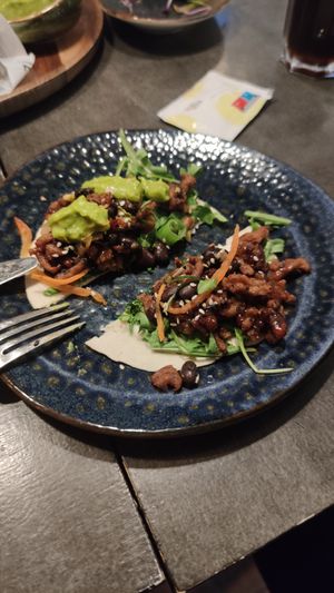 Pulled Oats Tacos (2 Stück mit Guacomole), zu spät fotografiert... at Osorio World's Kitchen in Ameland