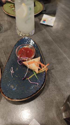 Es waren mal 5 Samosas mit Chilisoße at Osorio World's Kitchen in Ameland