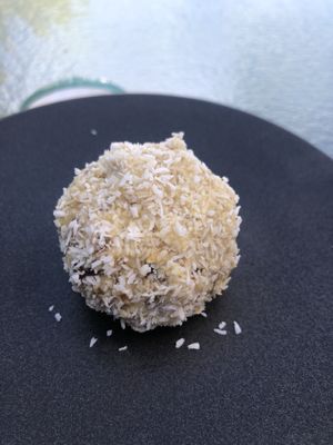 Pina energy ball at Vege & Joy in Saint-sauveur