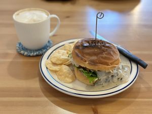 Creamy mushroom burger #Veganuary at LoveUrth 러브얼스 in Busan
