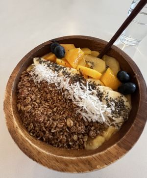 Smoothie Bowl! It’s healthy and delicious!  at LoveUrth 러브얼스 in Busan