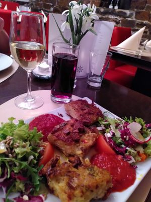 Gericht mit Getränken at Löffel's Landhaus in Muenstermaifeld