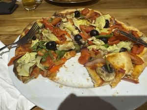 Vegetarian pizza adapted to make it vegan    at Carnarvon Hotel in Carnarvon