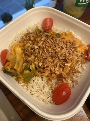 Red curry bowl  at Eeet Well in St Julians