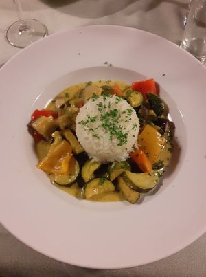 green vegetable curry with rice at In der Freimühle in Girod